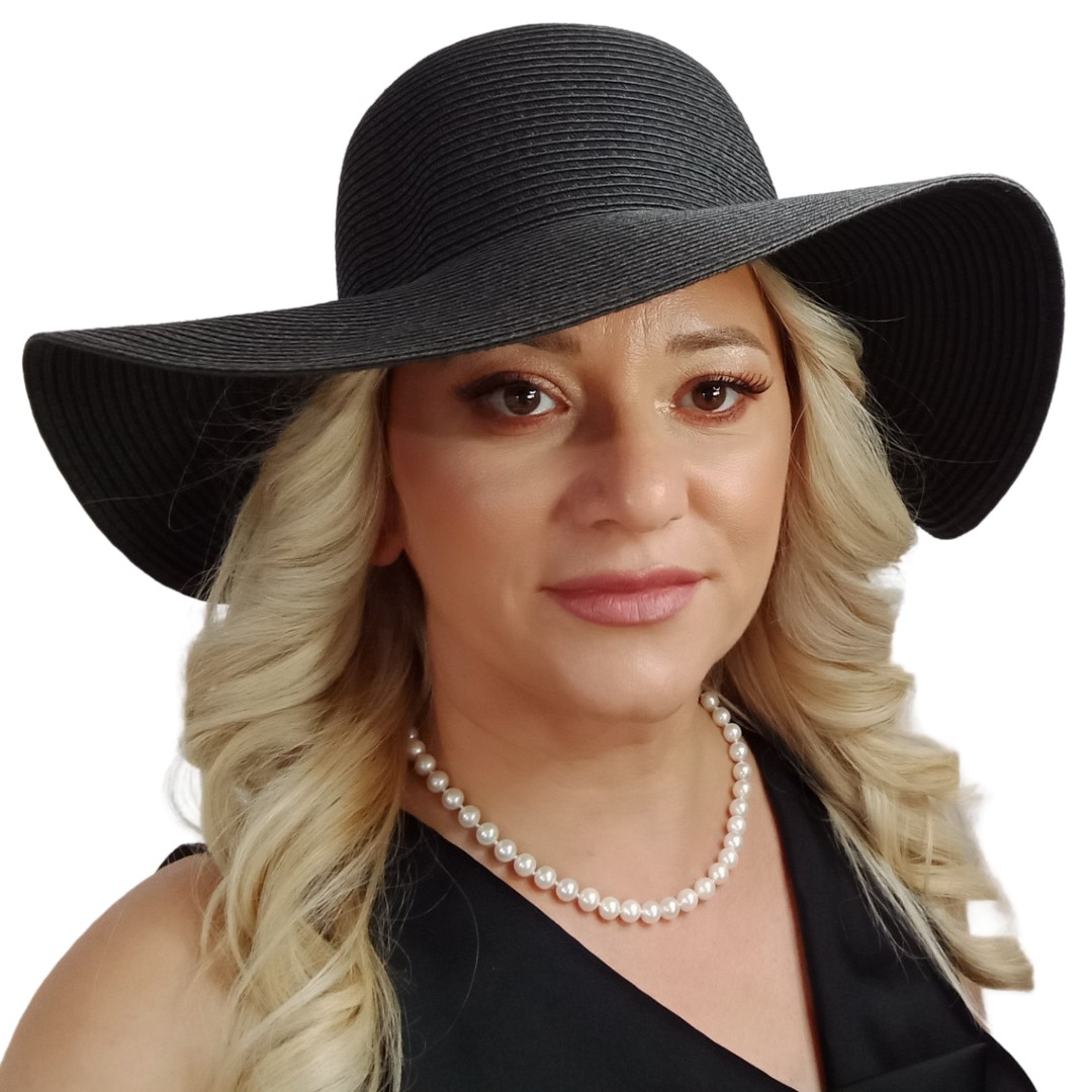 Colier cu Perle Akoya Japoneze 7,5–8 mm, Aur Alb 14K, Vedere Frontală pe Model